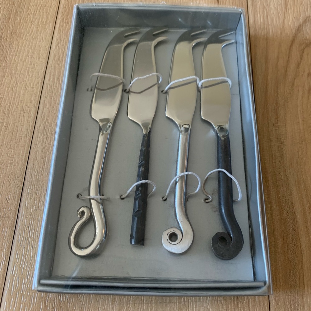 NWT Crate & Barrel Set of 4 Cheese Knives